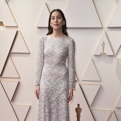 Alana Haim at the Oscars 2022 red carpet