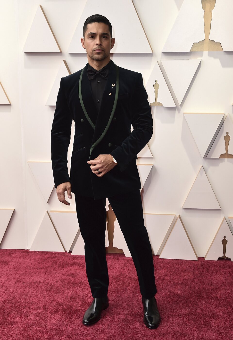 Wilmer Valderrama at the Oscars 2022 red carpet