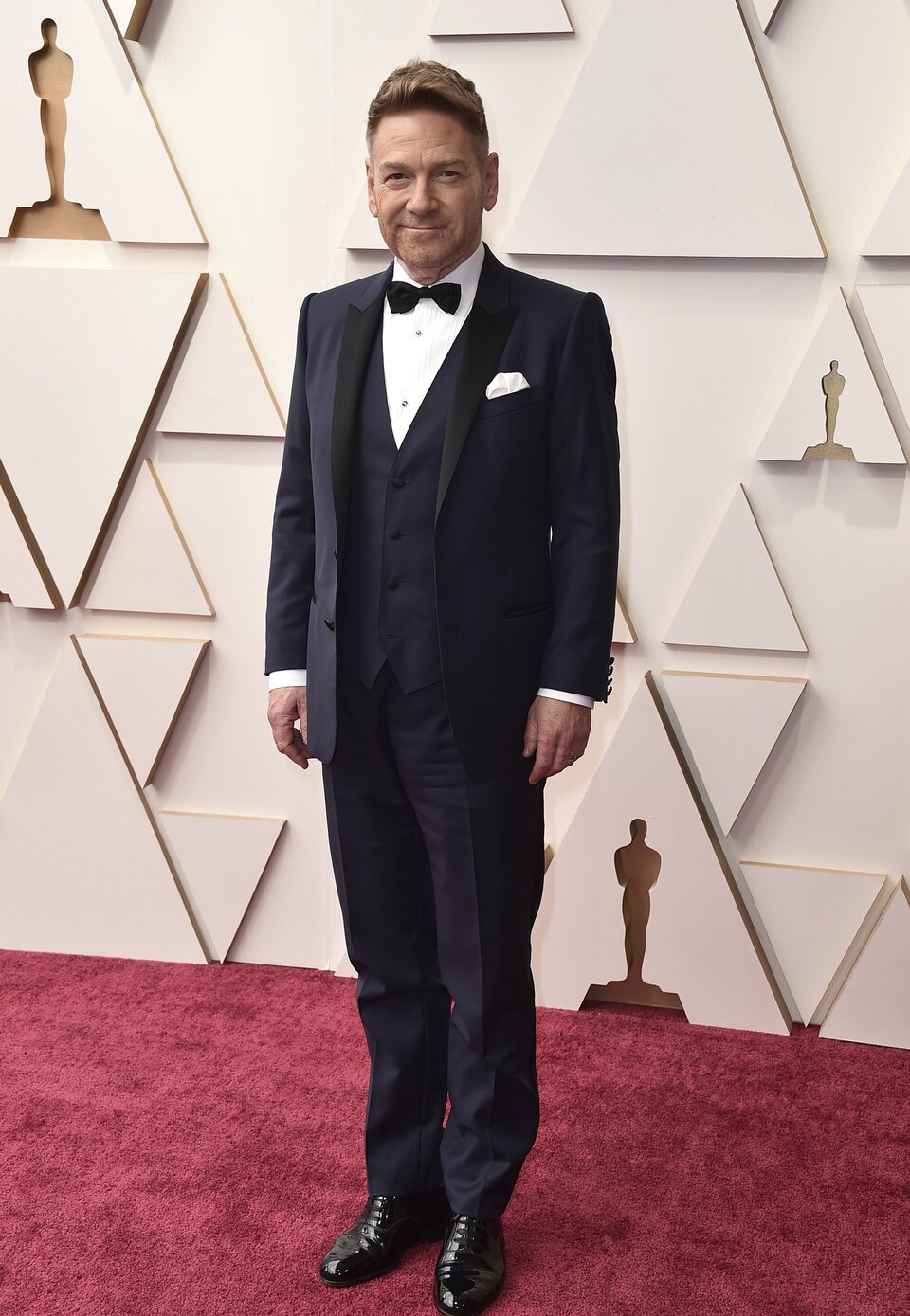 Kenneth Branagh at the Oscars 2022 red carpet