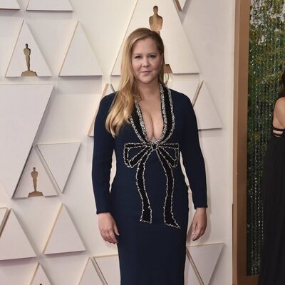 Amy Schumer at the Oscars 2022 red carpet