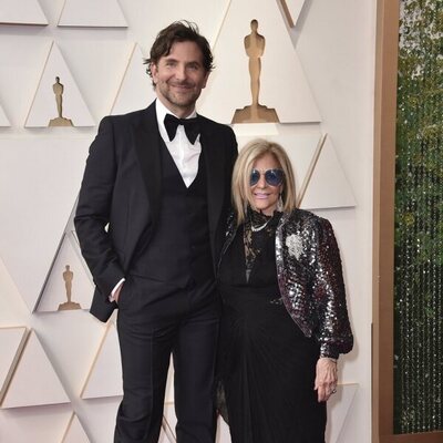 Bradley Cooper and his mother at the Oscars 2022 red carpet