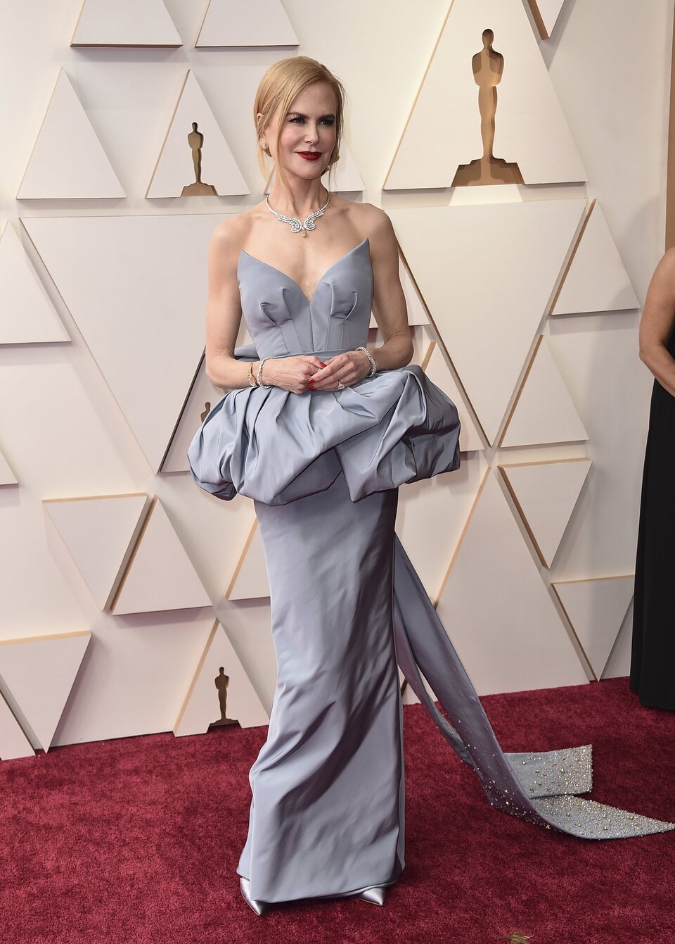 Nicole Kidman at the Oscars 2022 red carpet