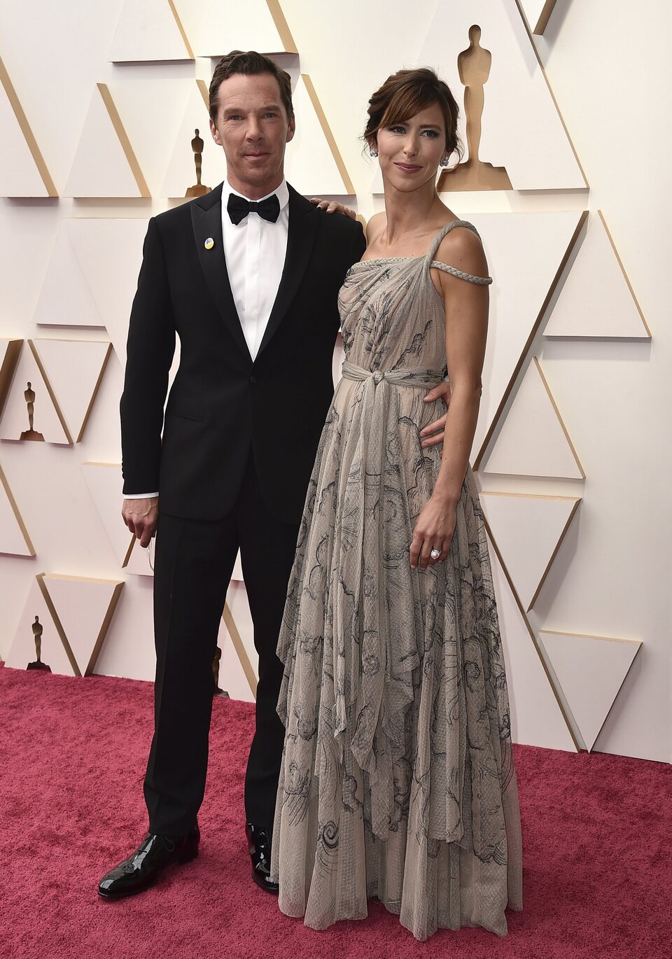 Benedict Cumberbatch and his wife at the Oscars 2022 red carpet