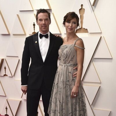 Benedict Cumberbatch and his wife at the Oscars 2022 red carpet