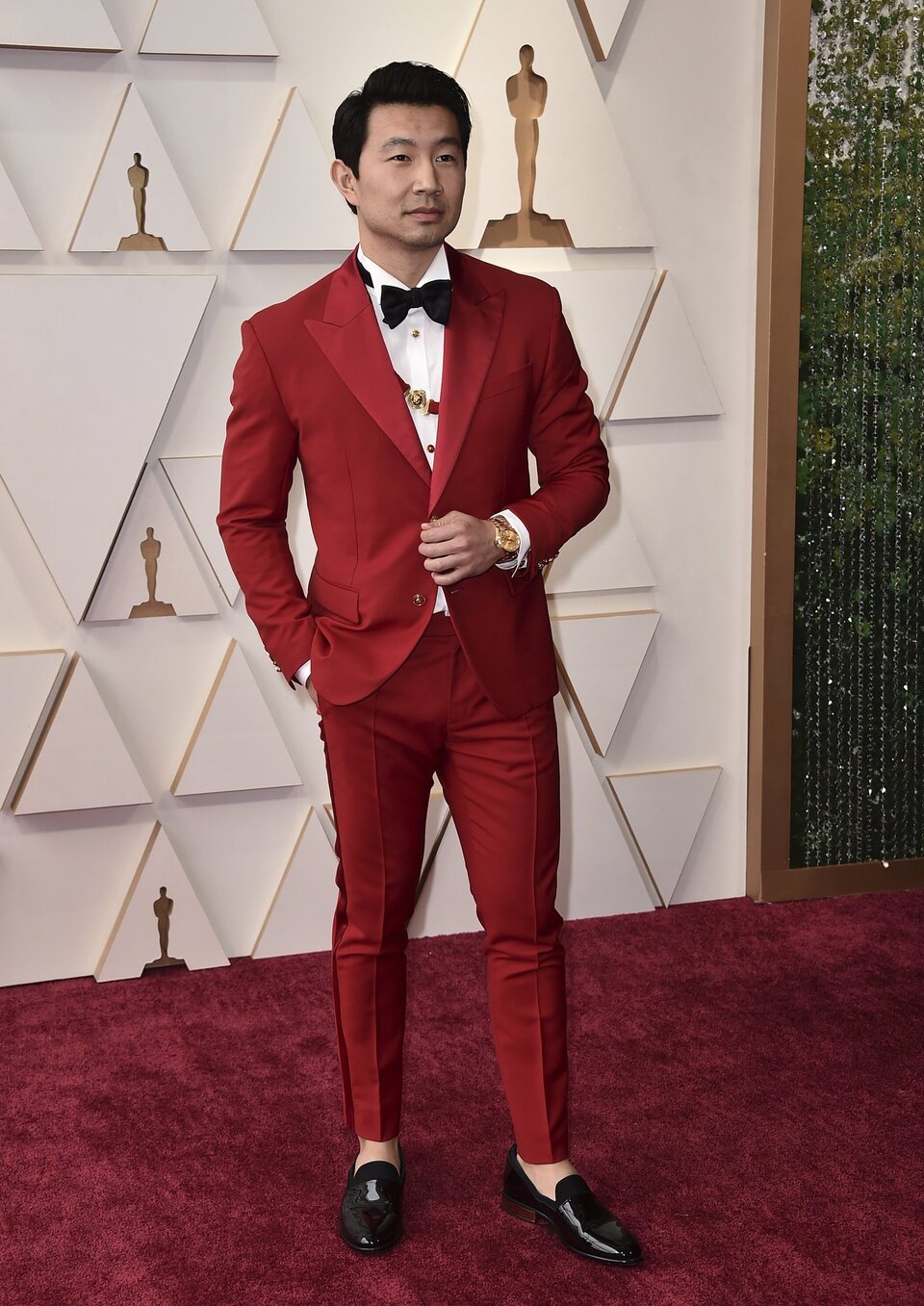 Simu Liu at the Oscars 2022 red carpet