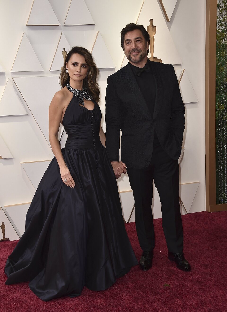 Penélope Cruz and Javier Bardem at the Oscars 2022 red carpet