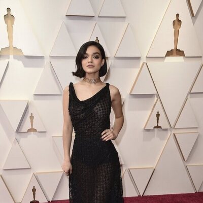 Rachel Zegler at the Oscars 2022 red carpet