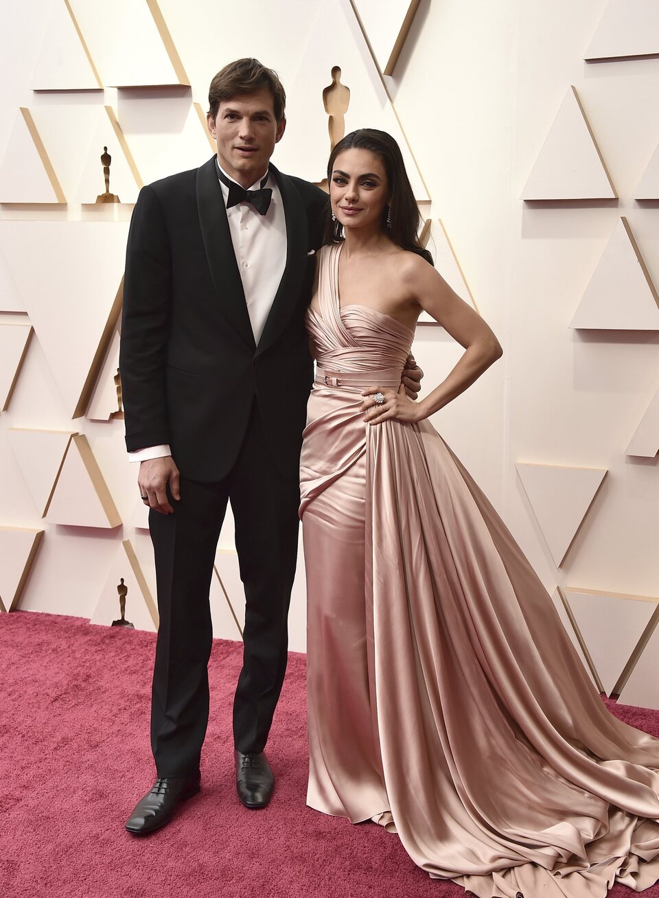 Mila Kunis and Ashton Kutcher at the Oscars 2022 red carpet