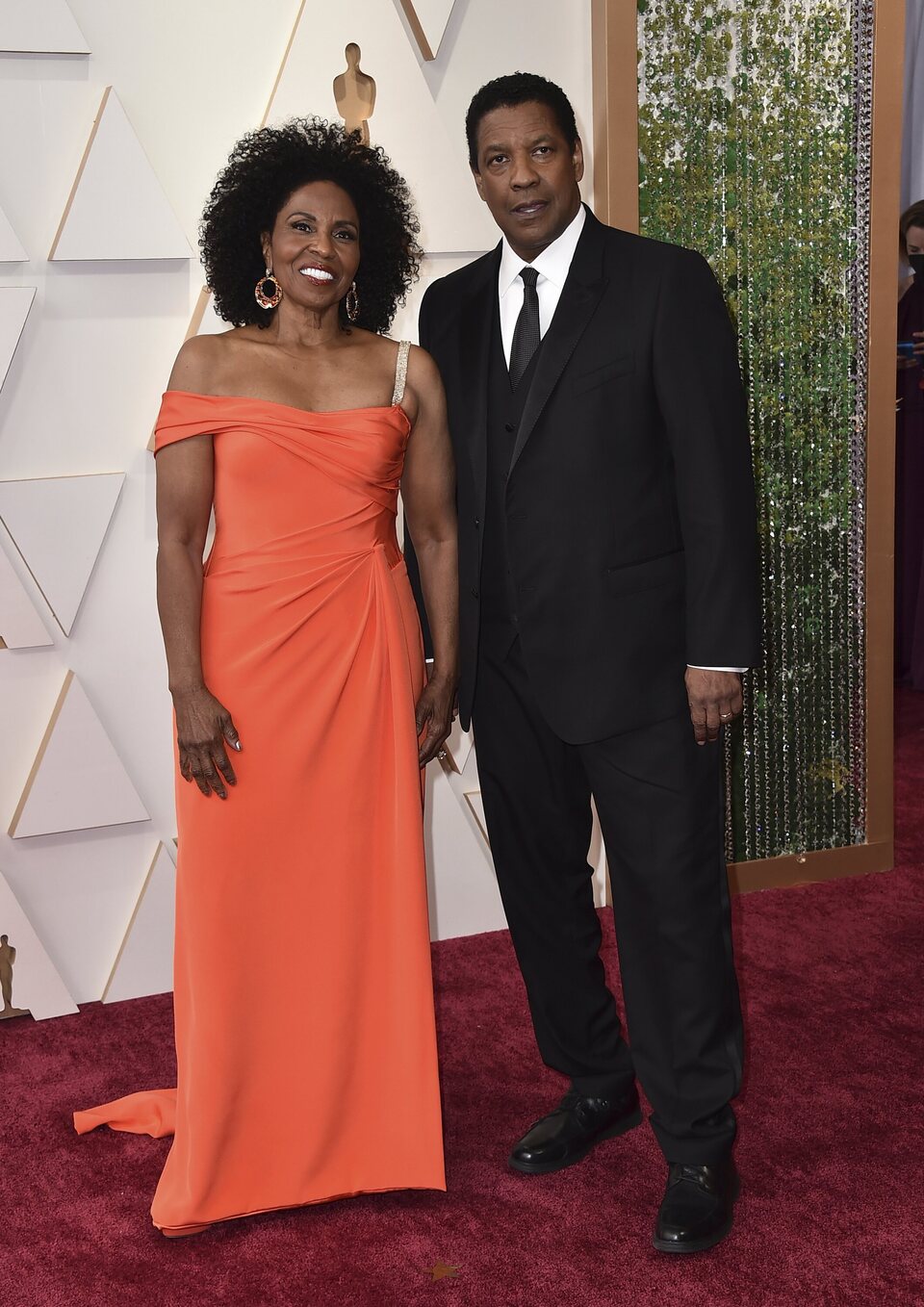 Denzel Washington and Pauletta Washington at the Oscars 2022 red carpet