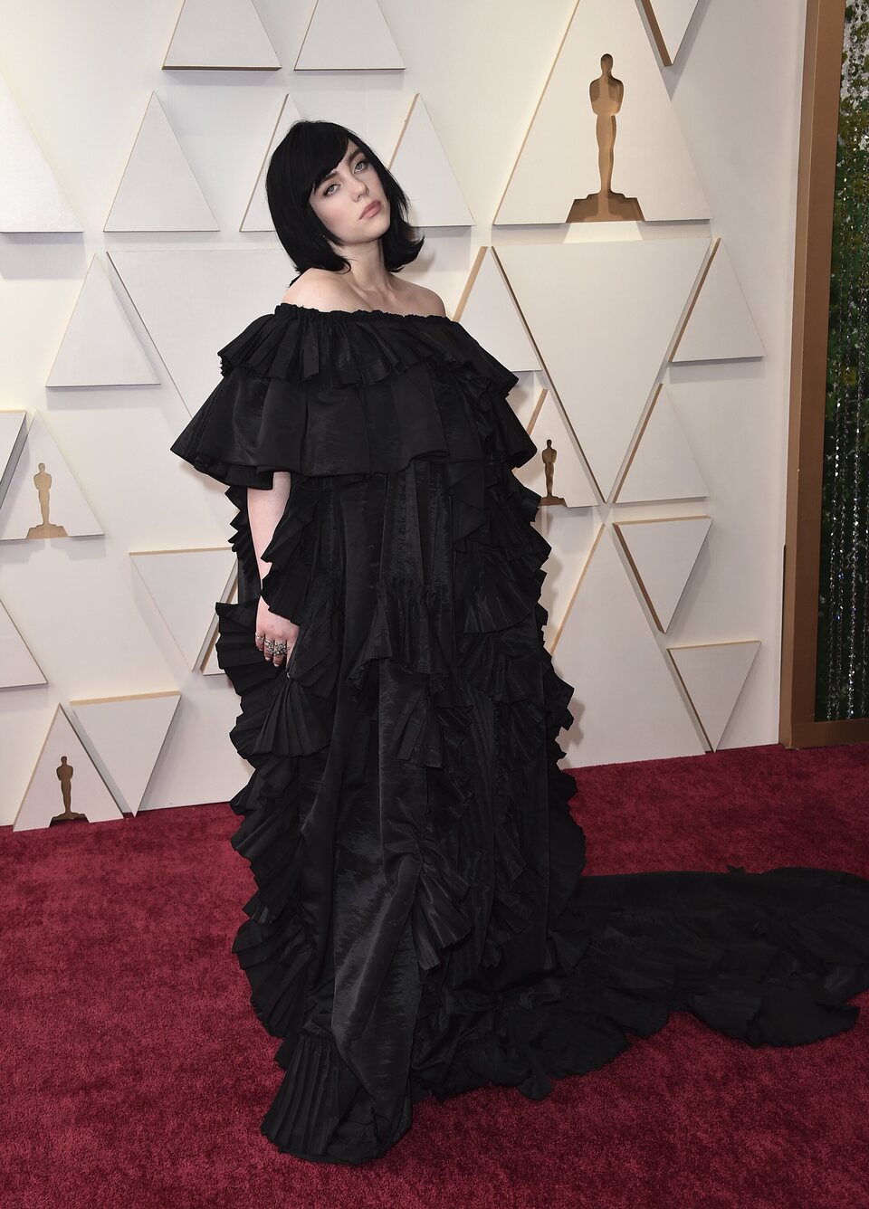 Billie Eilish at the Oscars 2022 red carpet