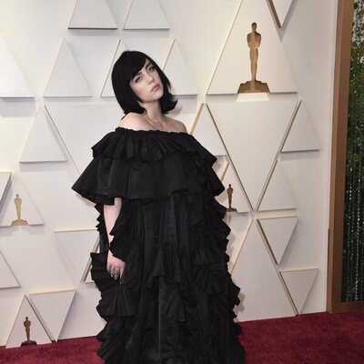 Billie Eilish at the Oscars 2022 red carpet