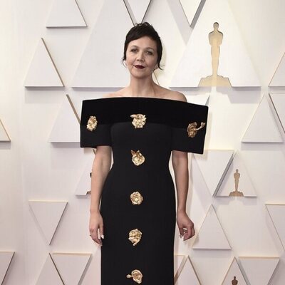 Maggie Gyllenhaal at the Oscars 2022 red carpet