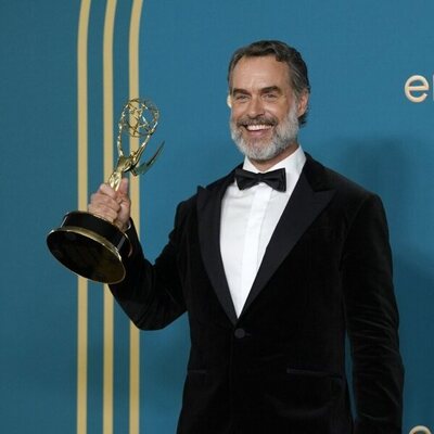 Murray Bartlett 2022 Emmy winner