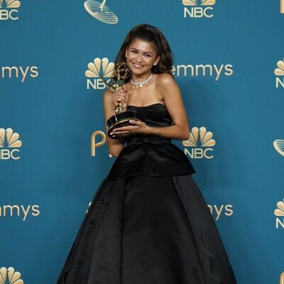 Zendaya poses with her 2022 Emmy 