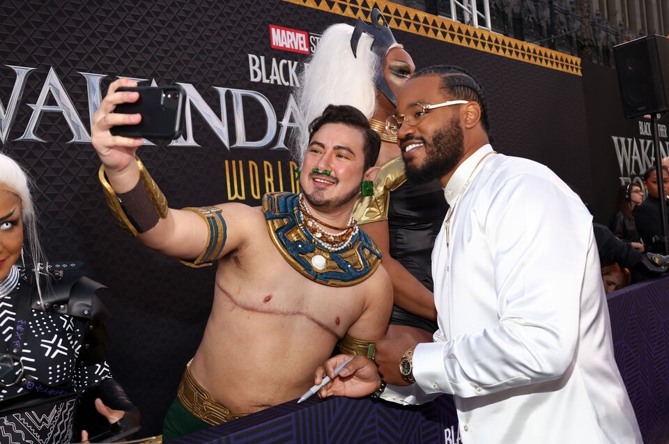 Ryan Coogler poses with a fan at the 'Black Panther: Wakanda Forever' premiere