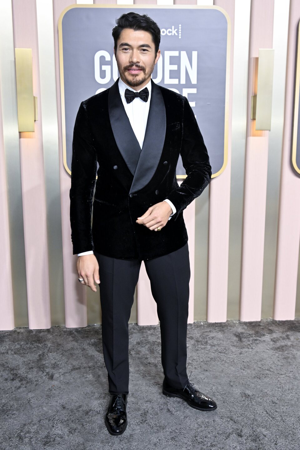 Henry Golding at the Golden Globes 2023 red carpet