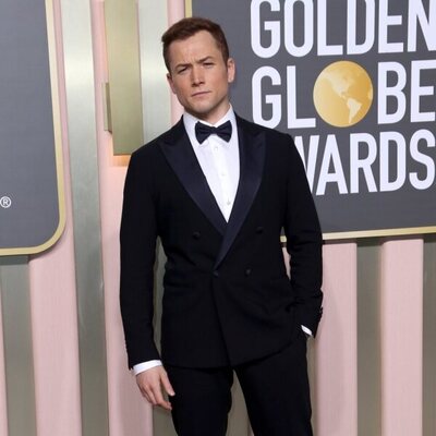 Taron Egerton at the Golden Globes 2023 red carpet