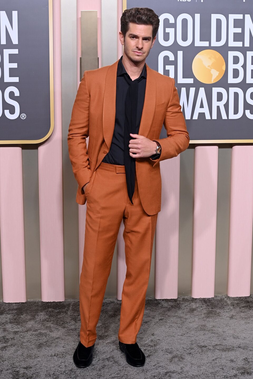 Andrew Garfield at the Golden Globes 2023 red carpet