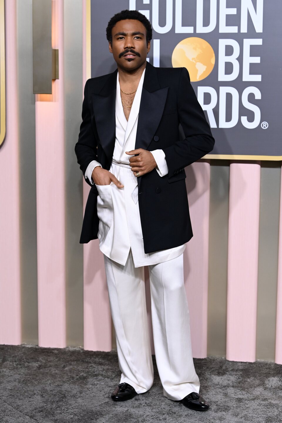 Donald Glover at the Golden Globes 2023 red carpet