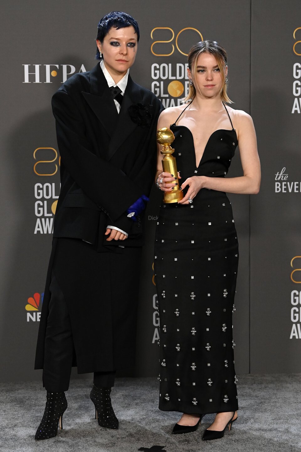 Emma D'Arcy and Milly Alcock with the Golden Globe 2023 award of 'House of the Dragon'