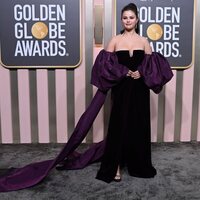 Selena Gomez at the Golden Globes 2023 red carpet