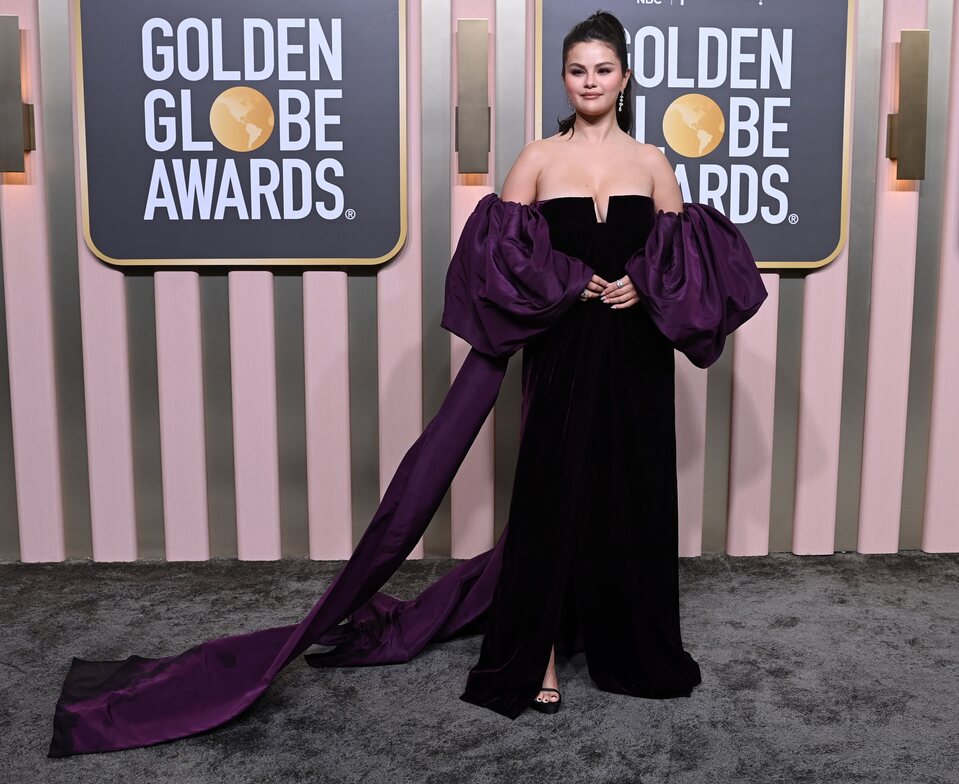 Selena Gomez at the Golden Globes 2023 red carpet