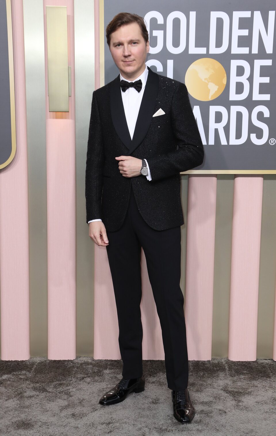 Paul Dano at the Golden Globes 2023 red carpet