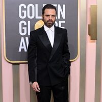 Sebastian Stan at the Golden Globes 2023 red carpet