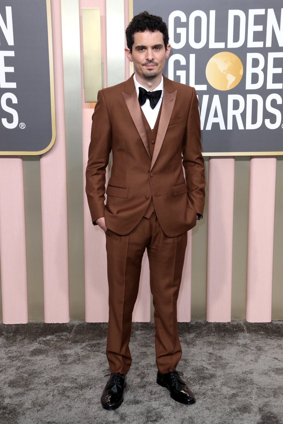 Damien Chazelle at the Golden Globes 2023 red carpet