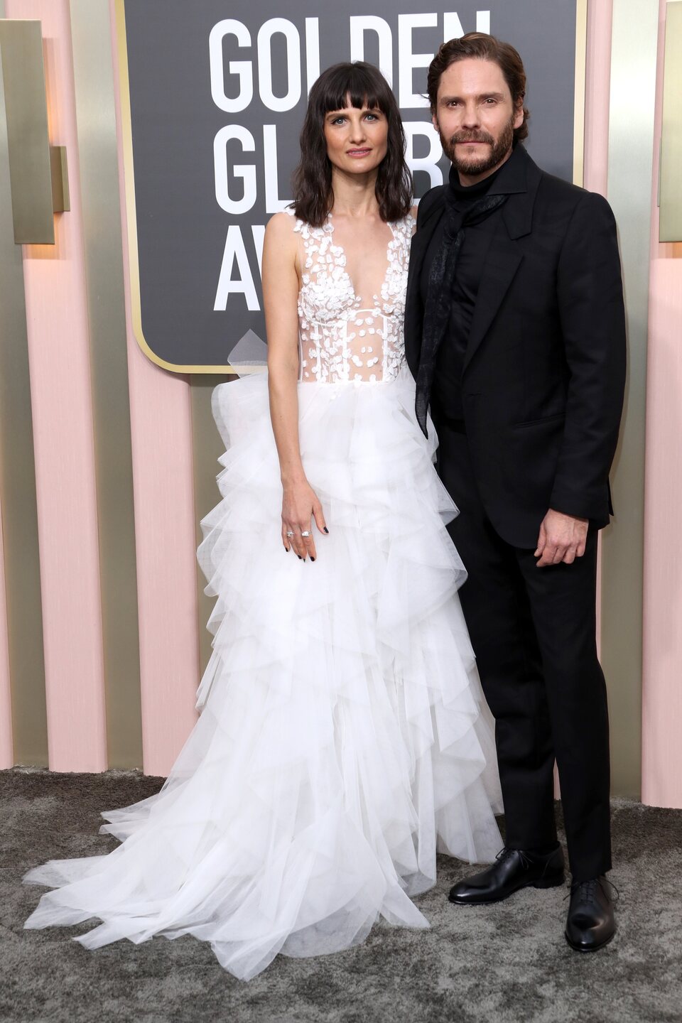 Felicitas Rombold and Daniel Brühl at the Golden Globes 2023 red carpet