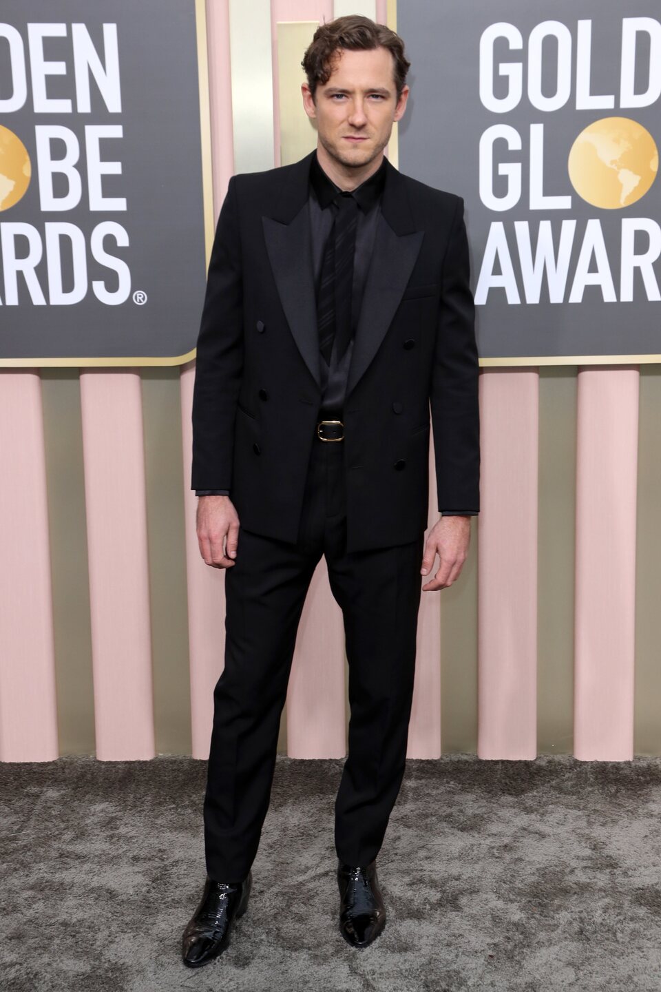 Lewis Pullman at the Golden Globes 2023 red carpet