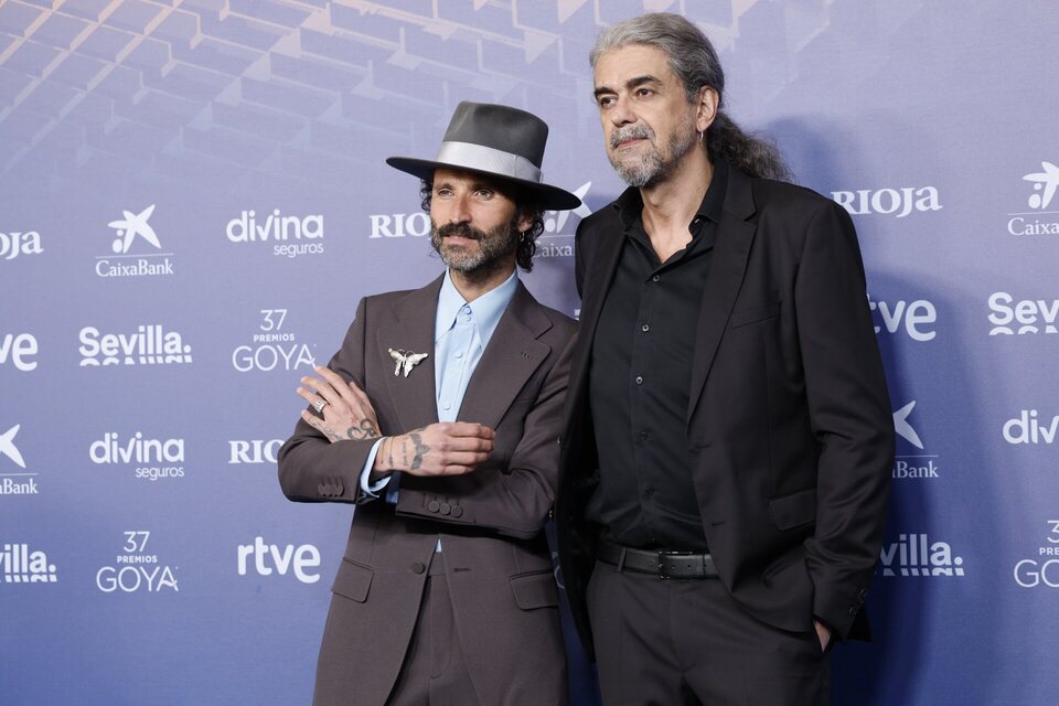 Leyva and Fernando León de Aranoa at the blue carpet of the Goya Awards 2023