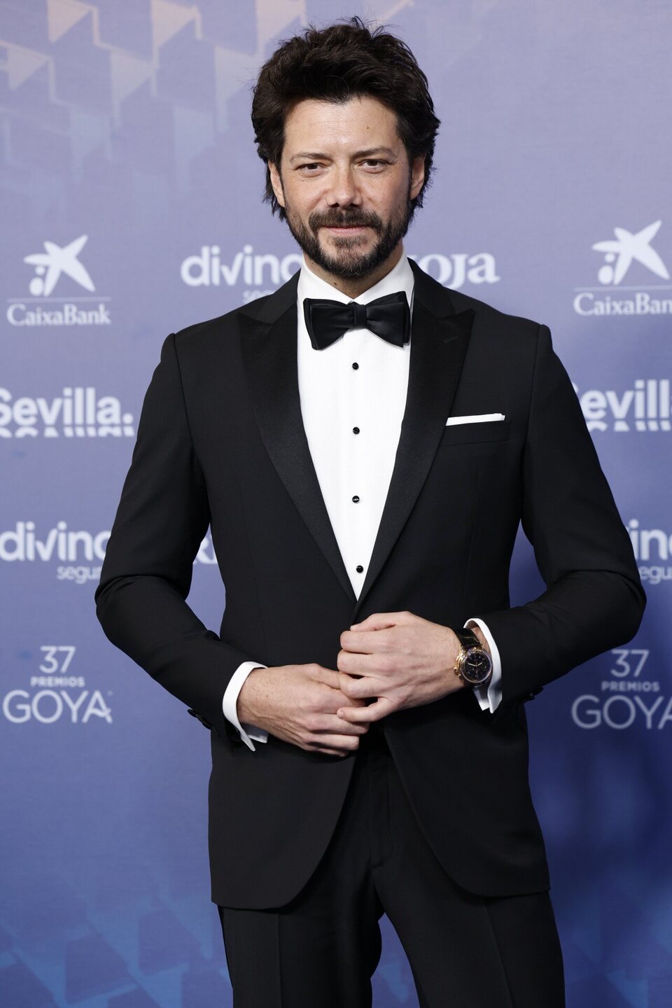 Álvaro Morte at the blue carpet of the Goya Awards 2023