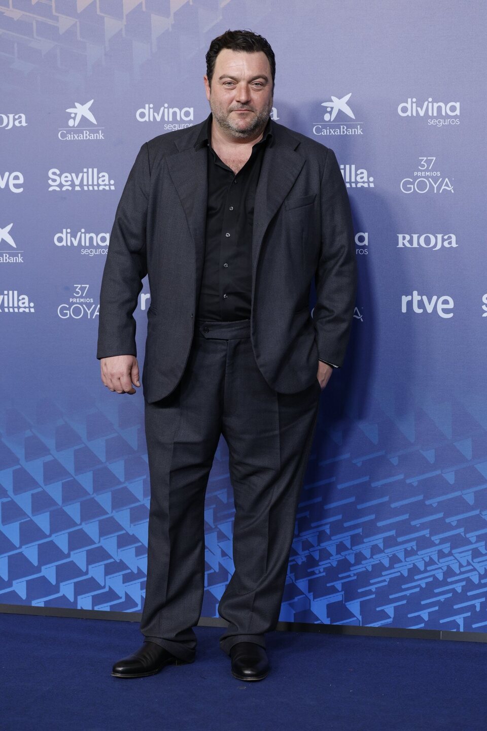 Denis Ménochet at the blue carpet of the Goya Awards 2023