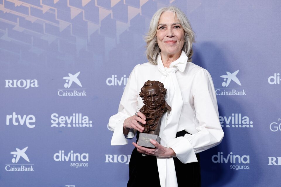 Susi Sánchez at the winner's carpet of the 2023 Goya Awards