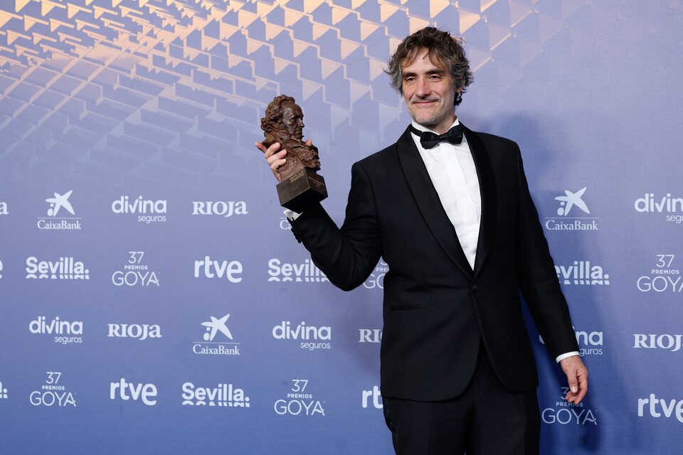 Pepe Domínguez at the winner's carpet of the 2023 Goya Awards