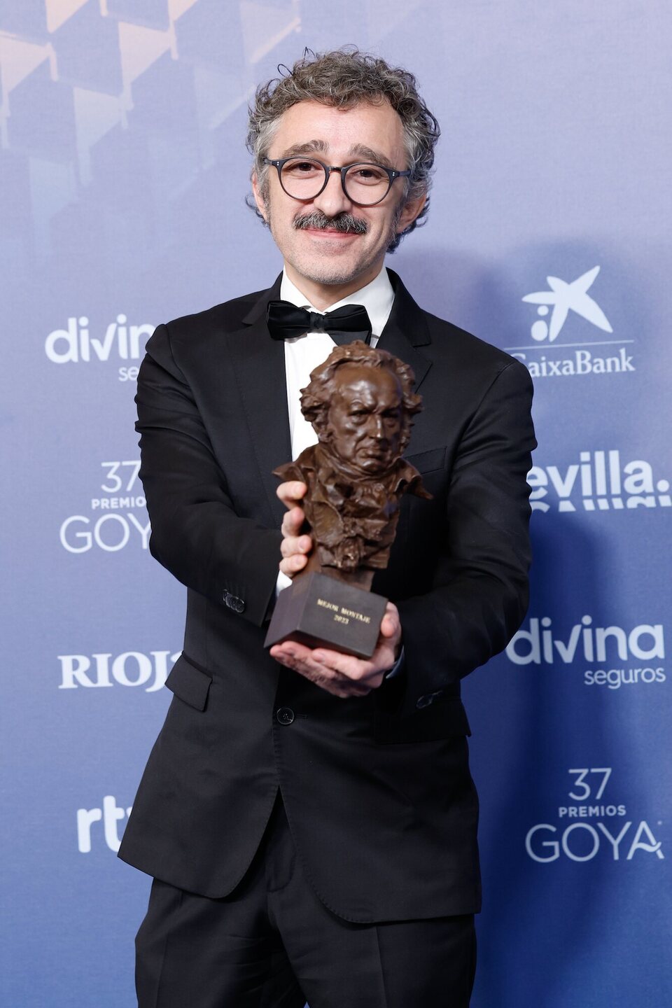 Alberto del Campo at the winner's carpet of the 2023 Goya Awards