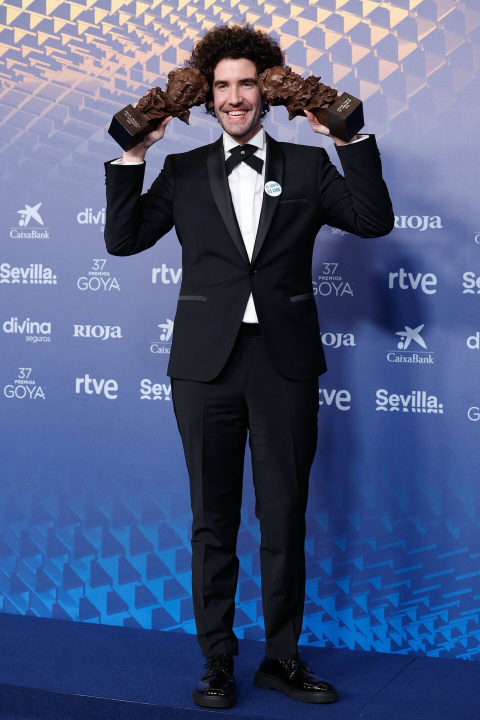 Iván Miñambres at the winner's carpet of the 2023 Goya Awards