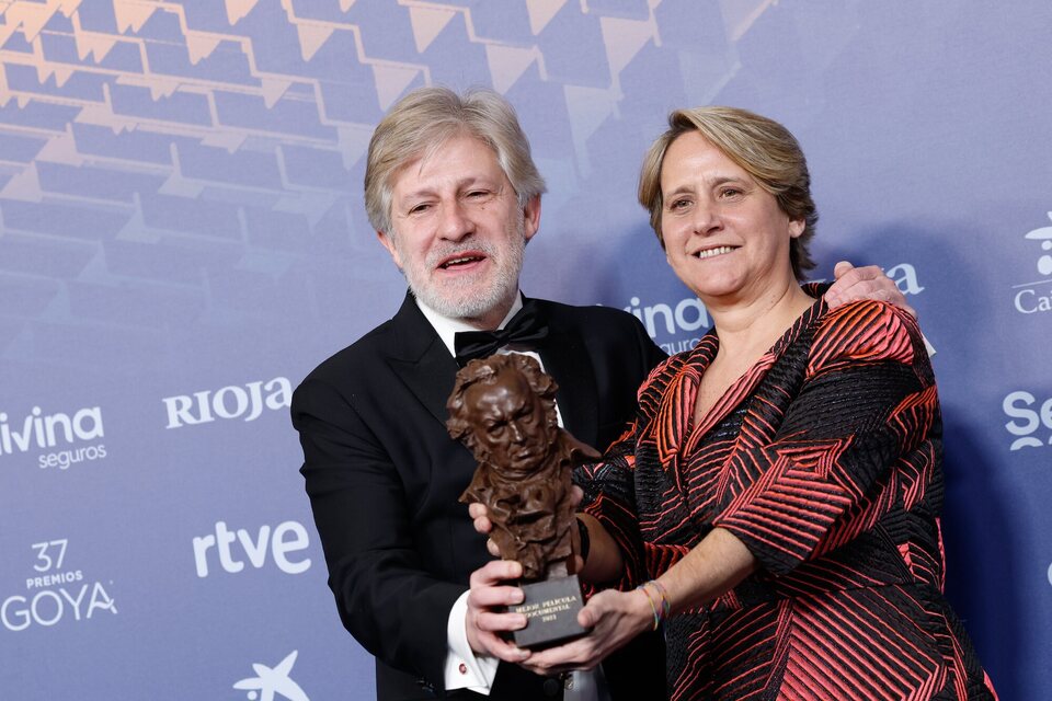 Gaizka Urresti and Paula Labordeta at the winner's carpet of the 2023 Goya Awards