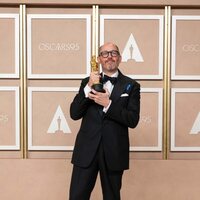 Edward Berger with his Oscar for Best International Film