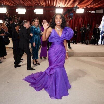 Angela Basset at the champagne carpet of the Oscar Awards 2023