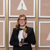 Sarah Polley with her Oscar for 'Women talking'