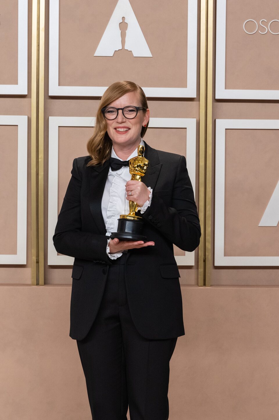 Sarah Polley with her Oscar for 'Women talking'