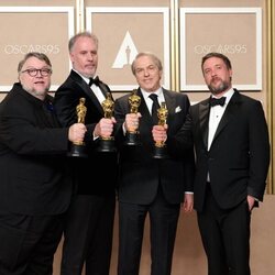 The team of 'Guillermo del Toro's Pinpcchio' posses with their award