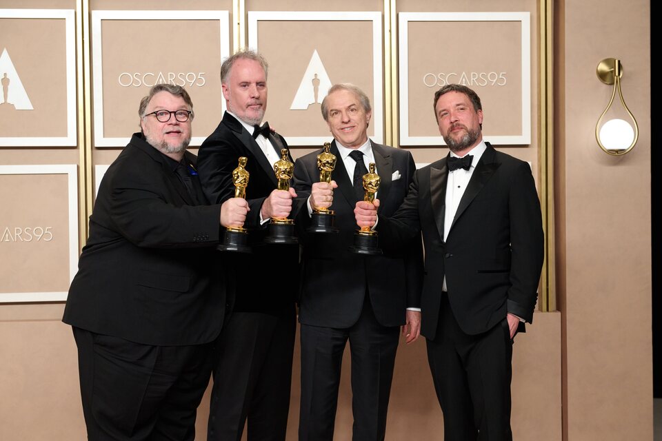 The team of 'Guillermo del Toro's Pinpcchio' posses with their award