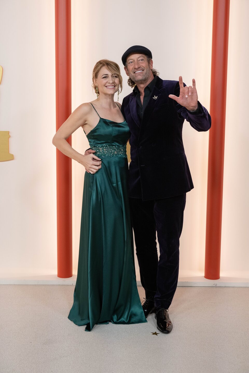 Troy Kotsur and Deanne Bray at the champagne carpet of the Oscar Awards 2023