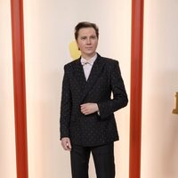 Paul Dano at the champagne carpet of the Oscar Awards 2023