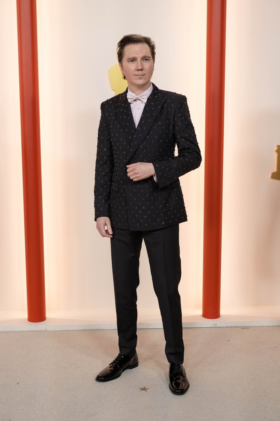 Paul Dano at the champagne carpet of the Oscar Awards 2023