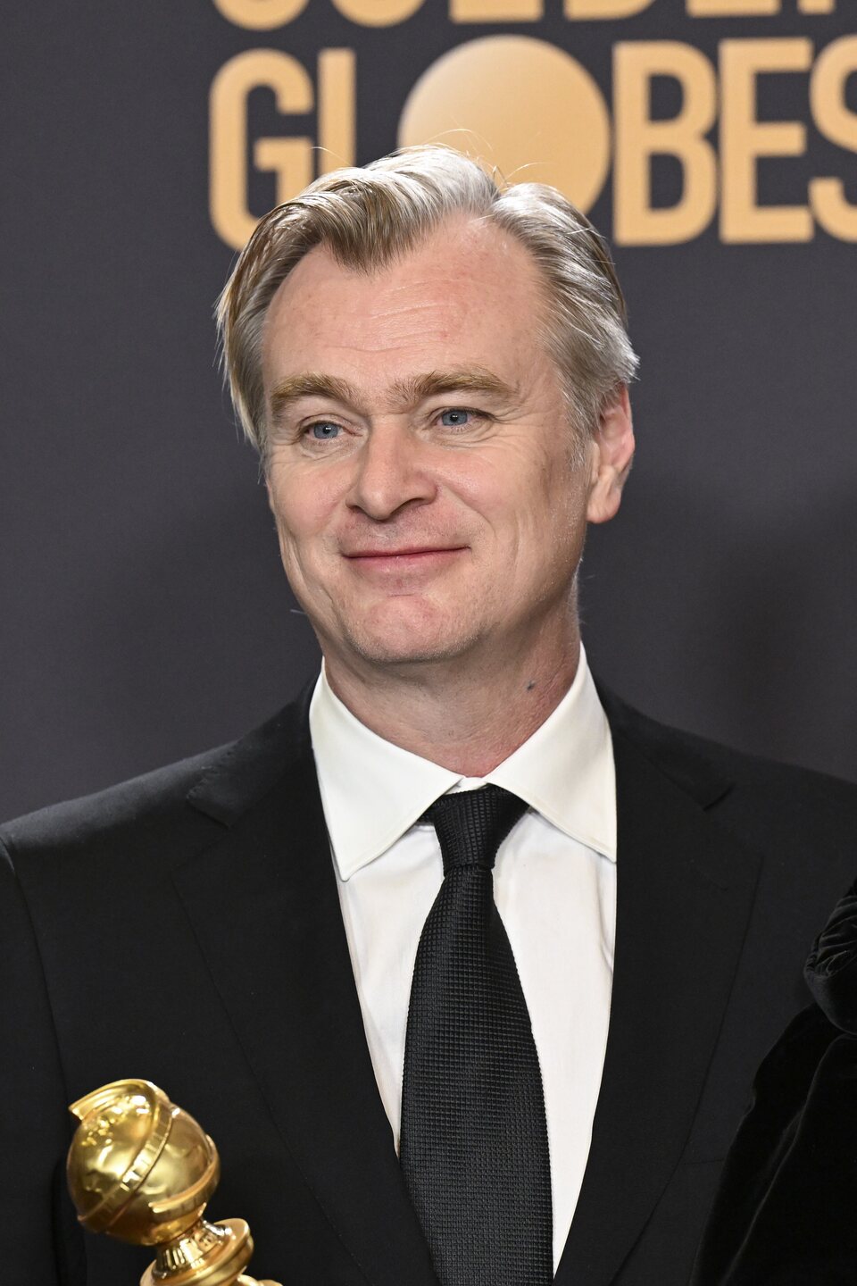 Cristopher Nolan wins the 2024 Golden Globe 