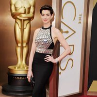 Anne Hathaway at the 2014 Oscars